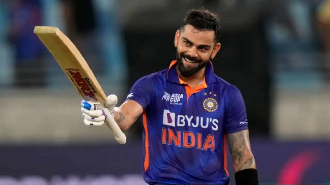 Kohli scoring a T20I century