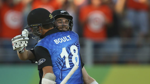 Kane Williamson being congratulated by Trent Boult after his match-winning sixer © Getty Images