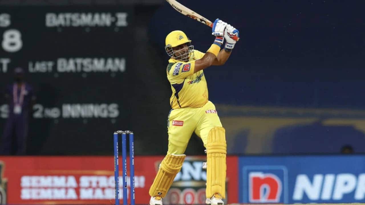 Uthappa batting during an IPL match